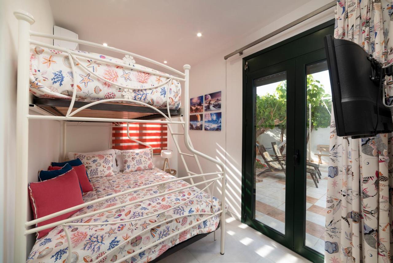 Paradisos Luxury Villas Next To Beach Koutsourás 外观 照片